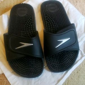 SPEEDO BLACK SLIP ON SANDALS SIZE 7 WOMENS